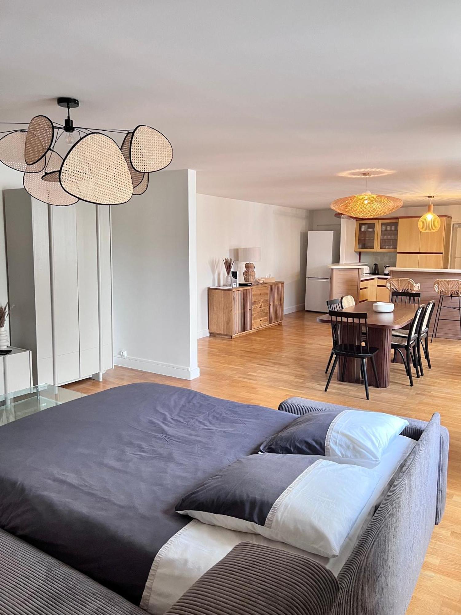 Grand Appartement Ultra Moderne Plein Centre, Plage A Pieds, Avec Parking 孔卡尔诺 外观 照片